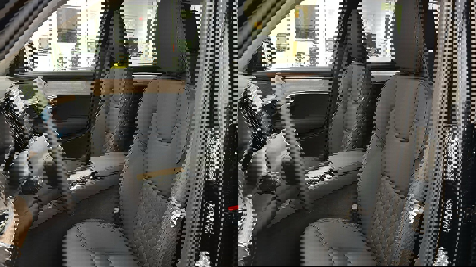 New 2026 Volvo XC90 B6 Plus w/ Protection Package Premier image 23