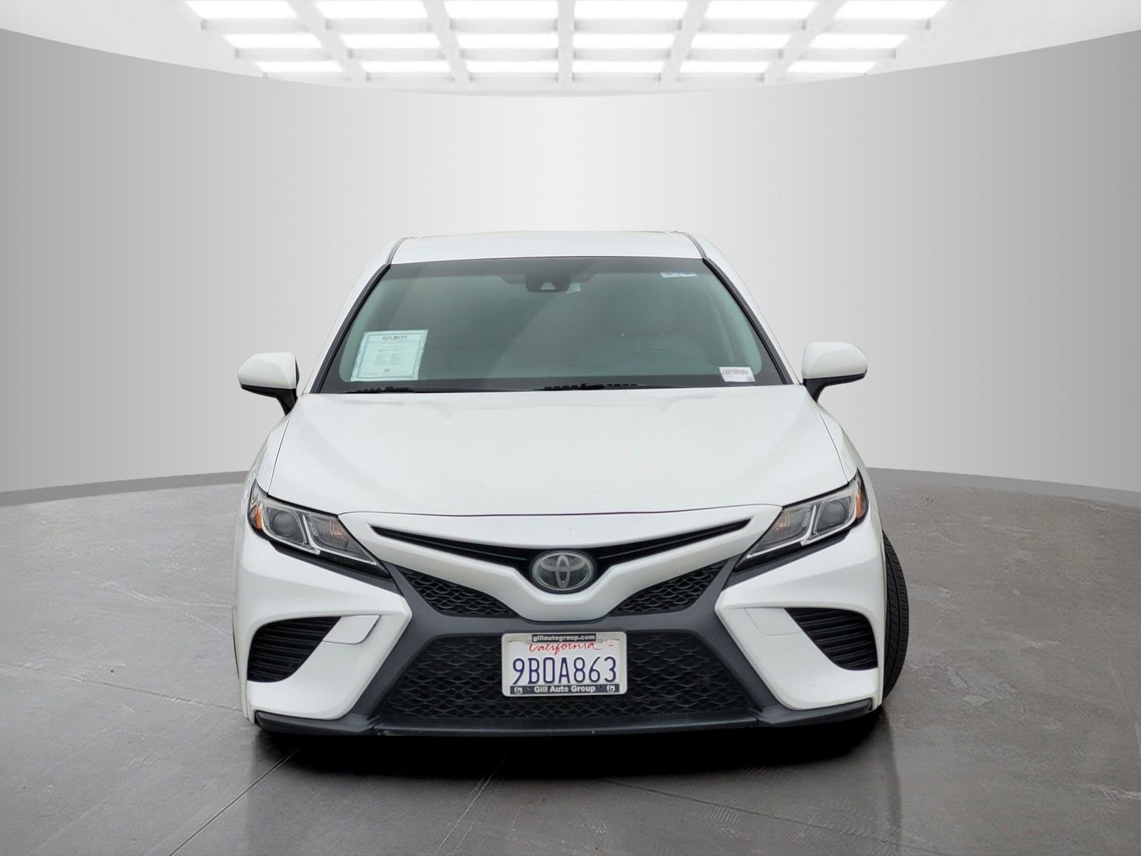 Used 2018 Toyota Camry SE FWD image 2