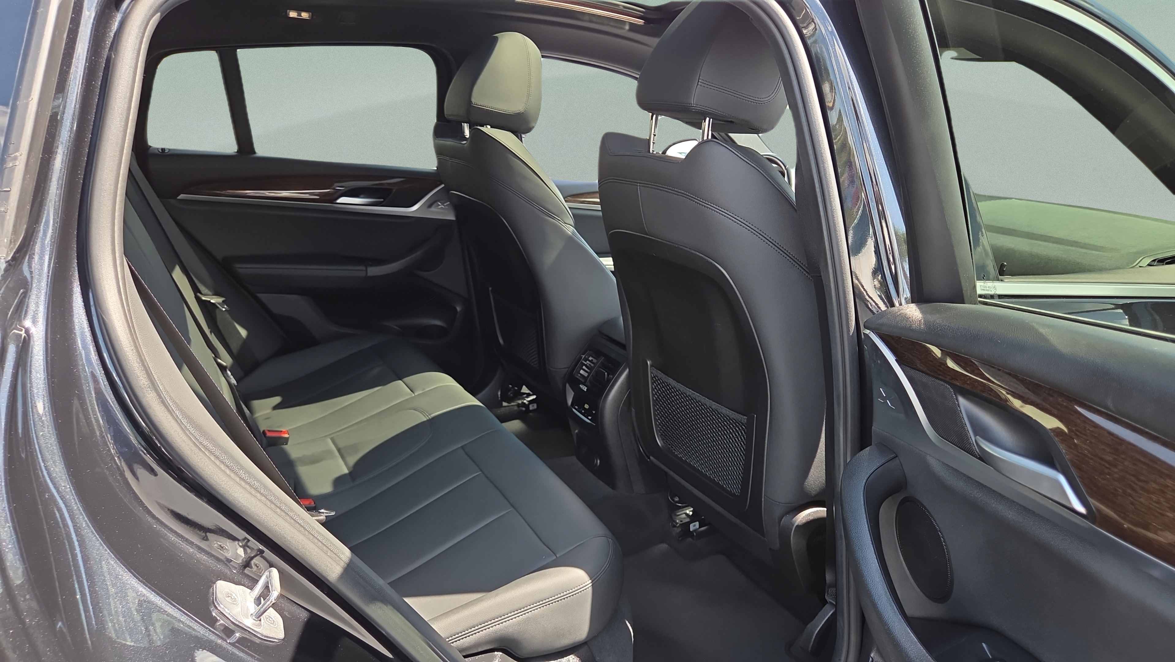 Used 2019 BMW X4 xDrive30i w/ Driving Assistance Package AWD/4WD image 15