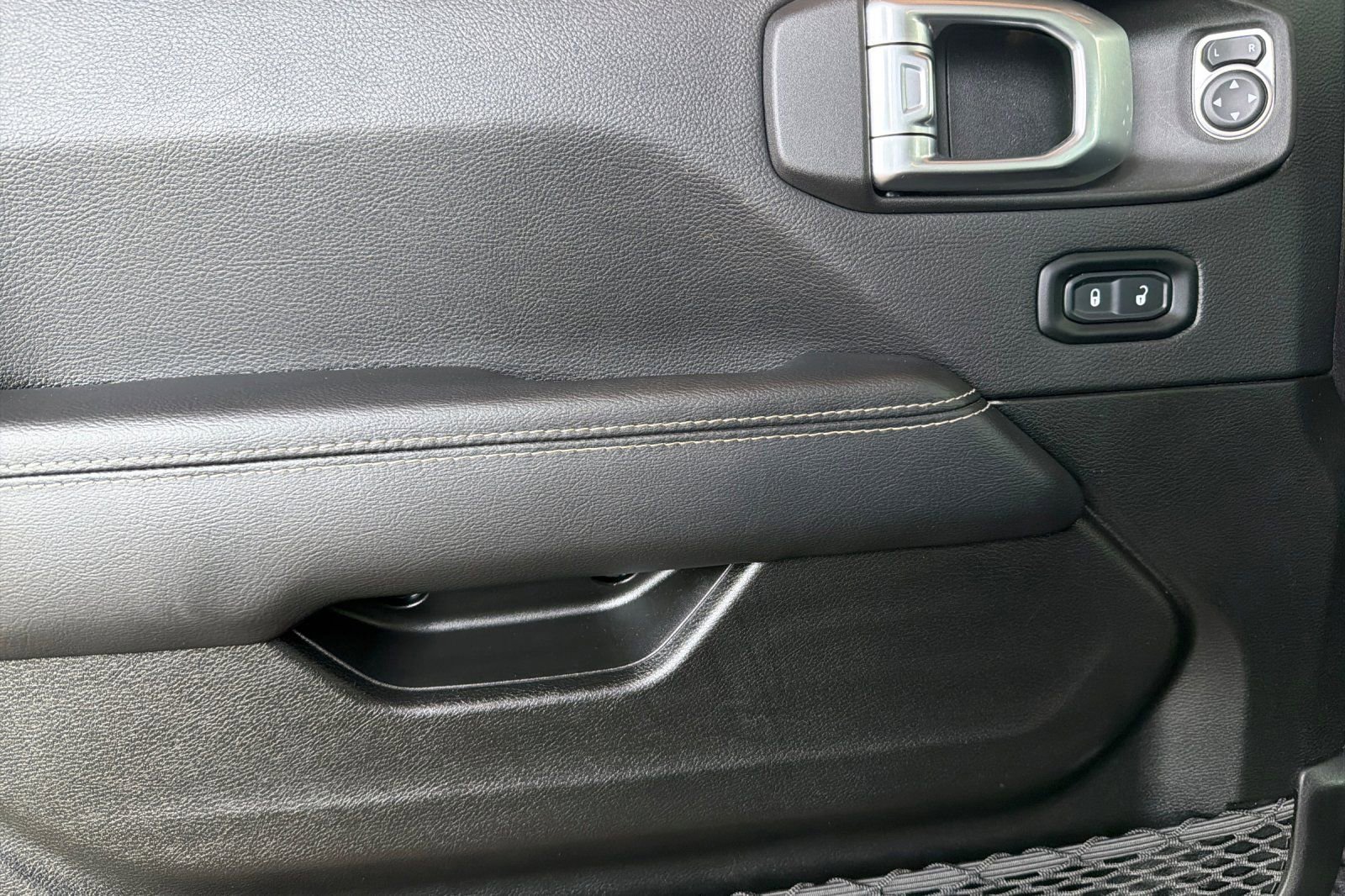 Used 2022 Jeep Wrangler Unlimited Sahara image 11