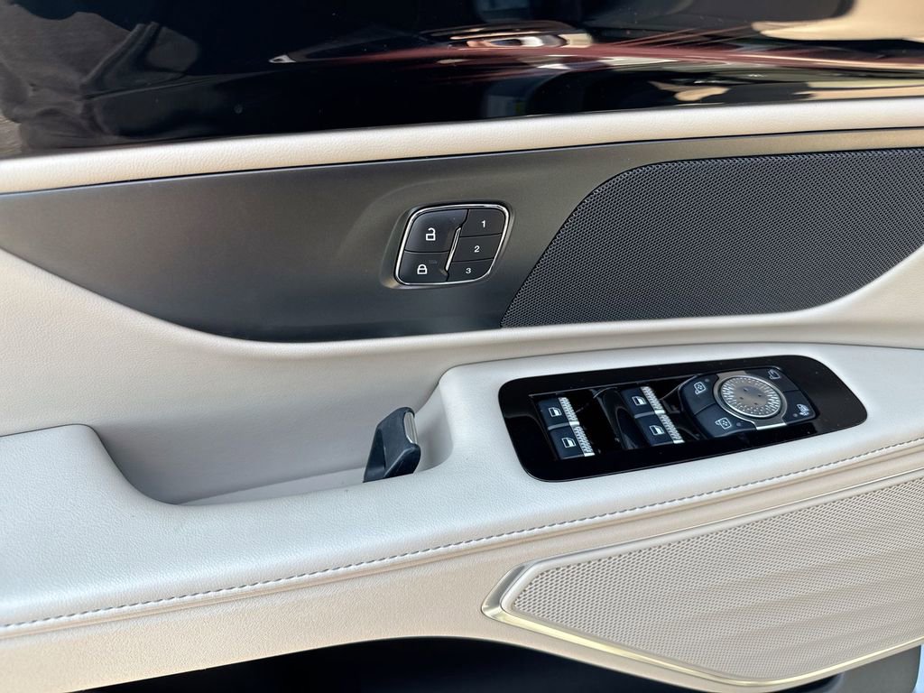 Used 2025 Lincoln Nautilus Premier AWD/4WD image 21