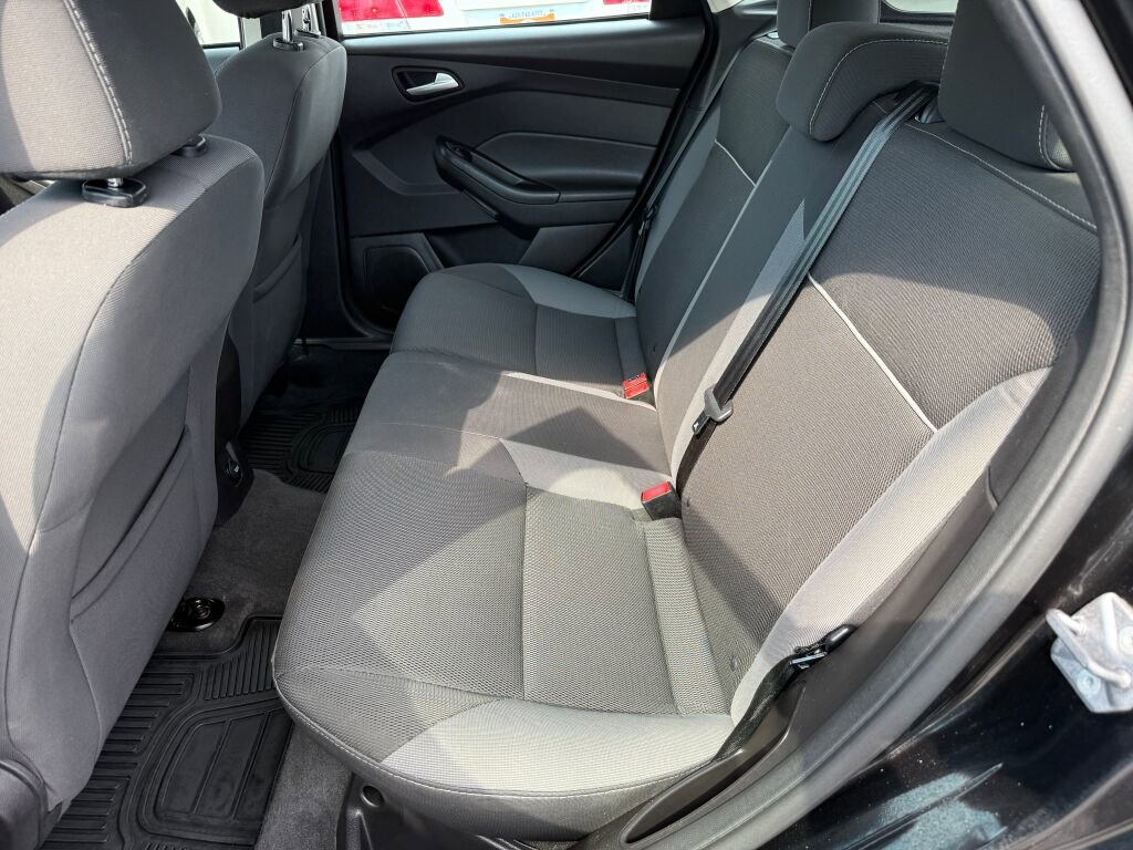Used 2014 Ford Focus SE w/ SE Winter Package image 11