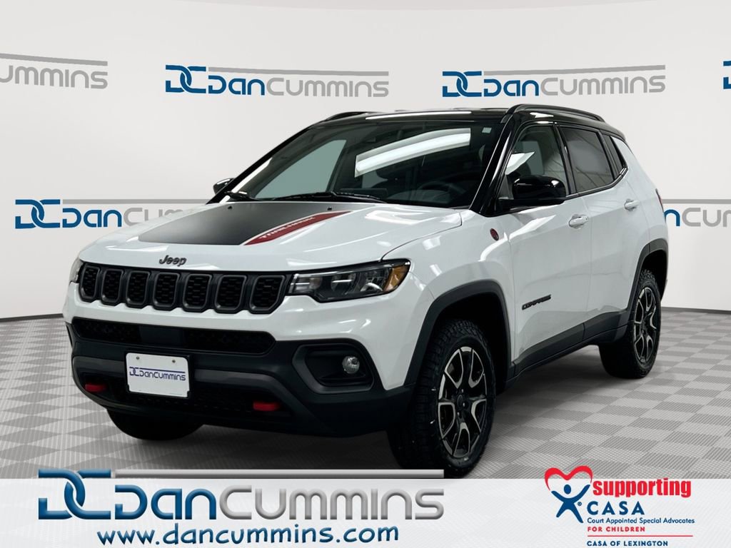 Used 2025 Jeep Compass Trailhawk w/ Trailer Tow Group AWD/4WD image 1