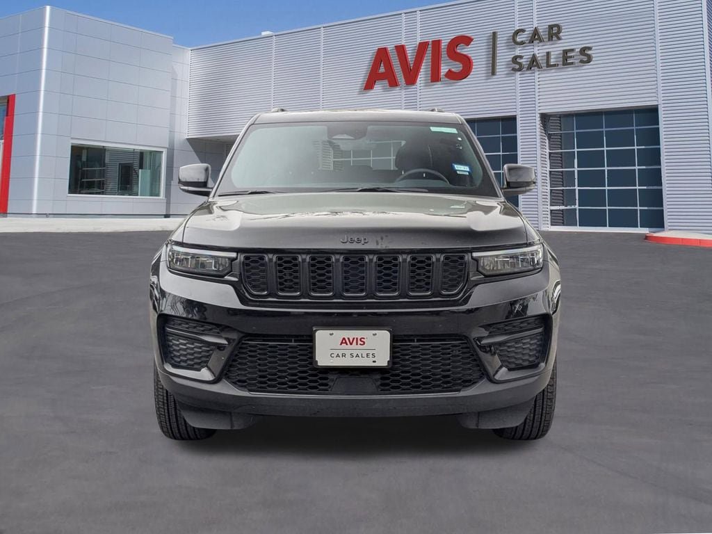 Used 2025 Jeep Grand Cherokee Altitude AWD/4WD image 10