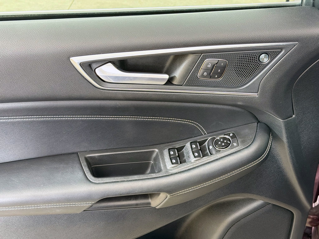 Used 2023 Ford Edge Titanium AWD/4WD image 30