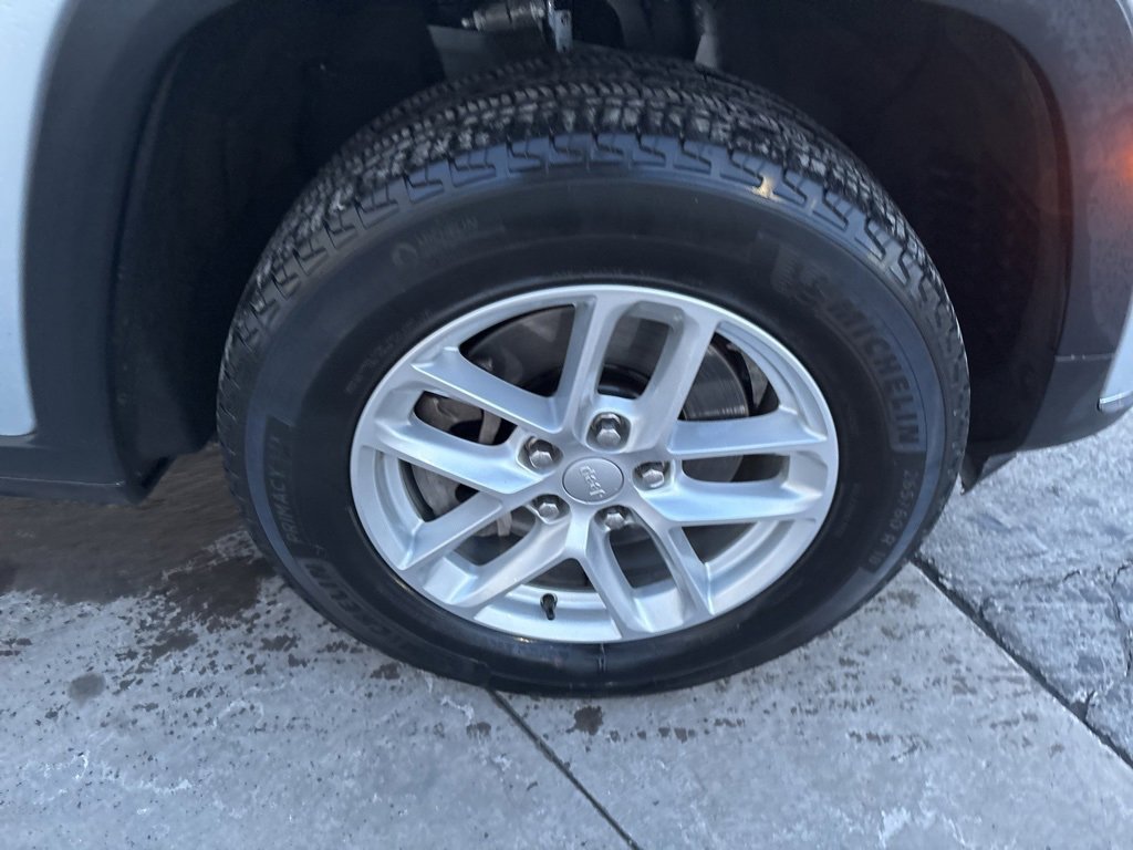 Used 2023 Jeep Grand Cherokee L Laredo image 11