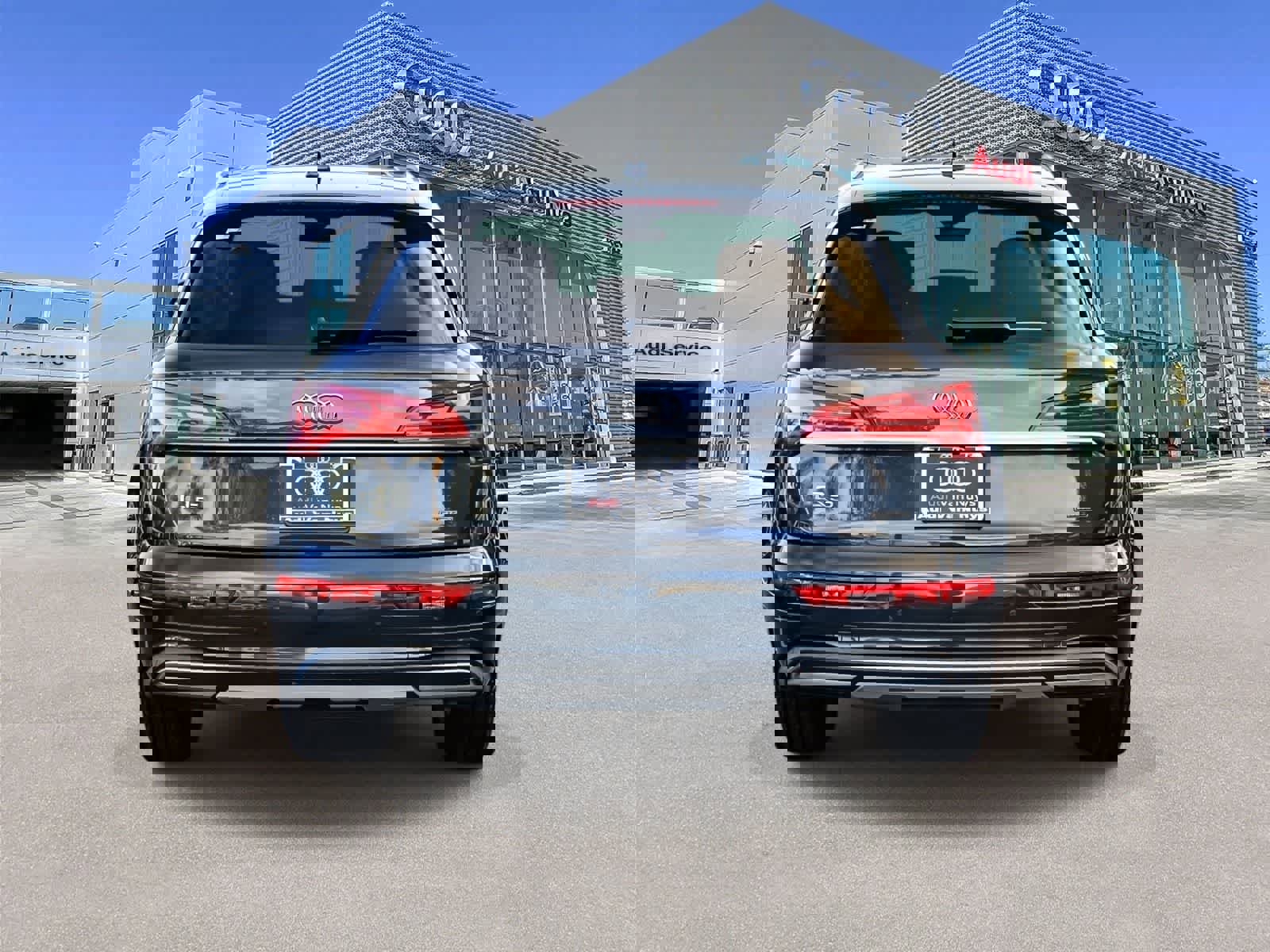 Used 2023 Audi Q5 2.0T Premium w/ Convenience Package video 3