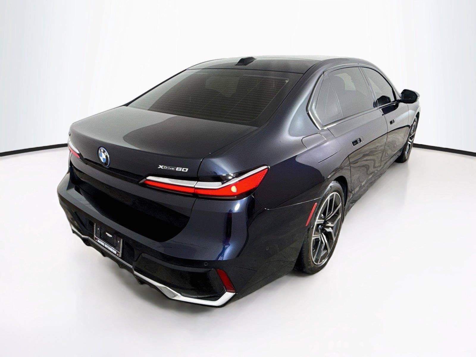 Used 2023 BMW i7 xDrive60 w/ Executive Package 2 AWD/4WD image 4