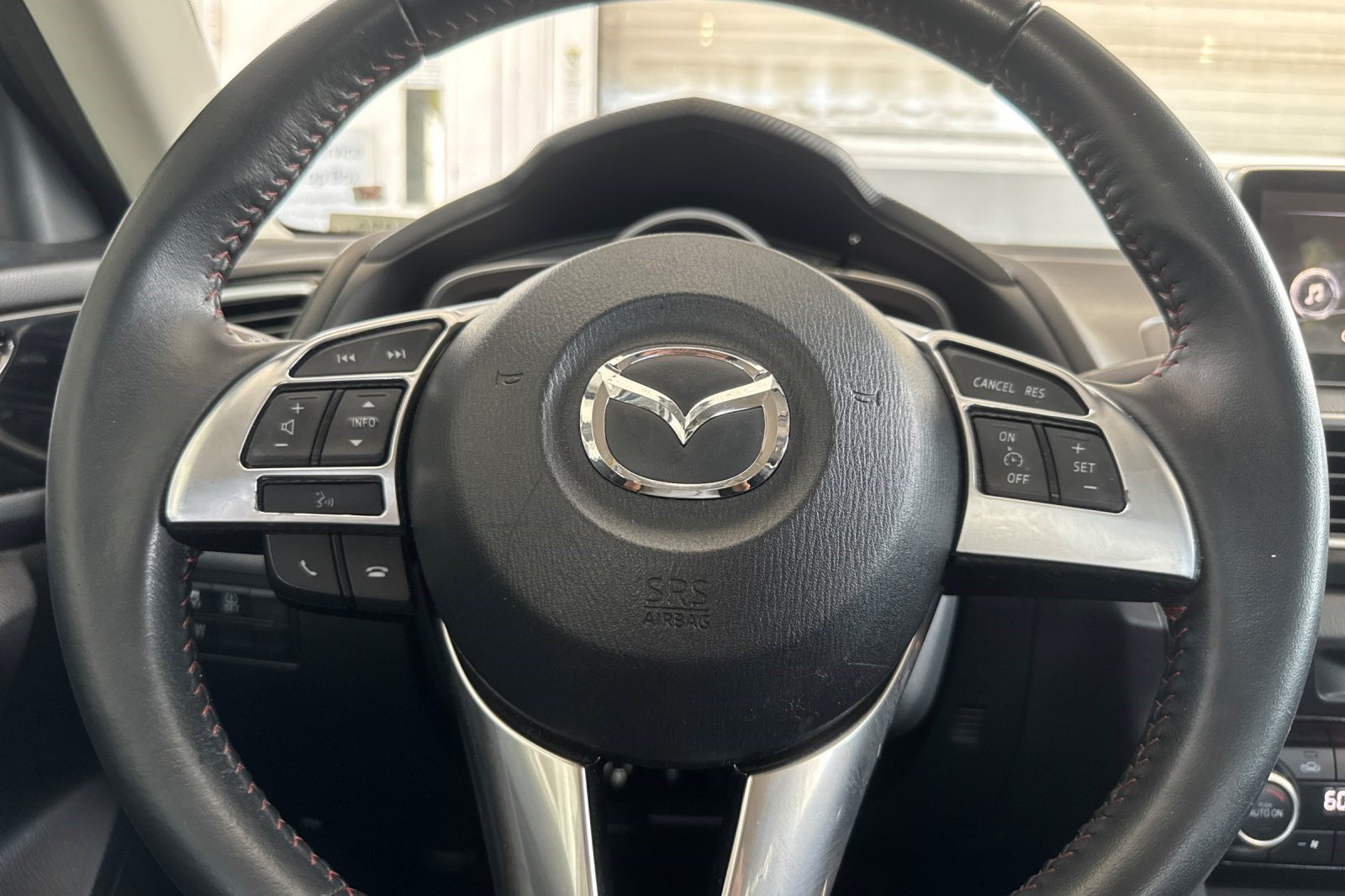 Used 2014 MAZDA MAZDA3 i Touring w/ Technology Package FWD image 28