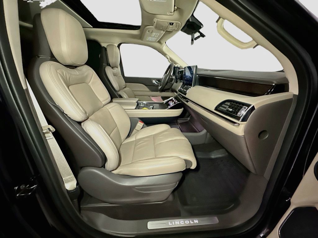 Used 2022 Lincoln Navigator L Reserve w/ Monochromatic Package image 37