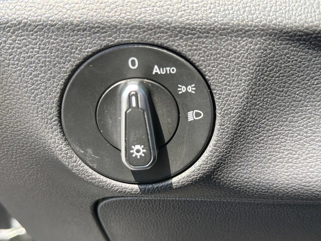Certified 2023 Volkswagen Jetta SE FWD image 34