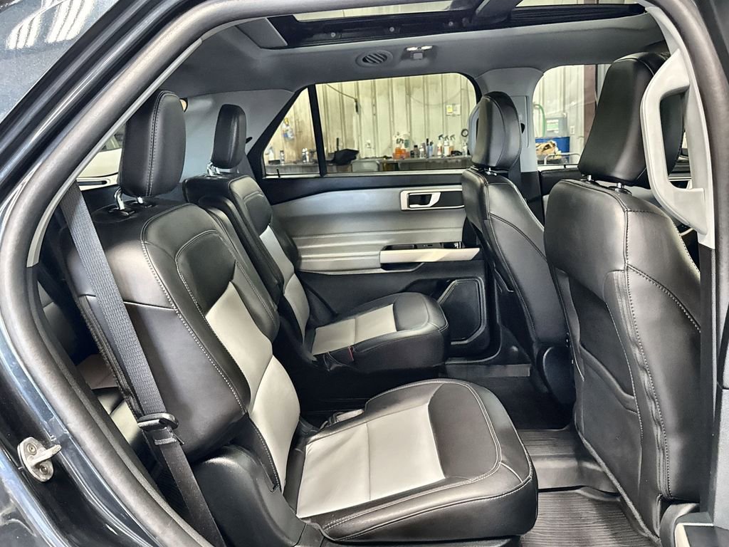 Used 2023 Ford Explorer XLT w/ Equipment Group 202A RWD image 31