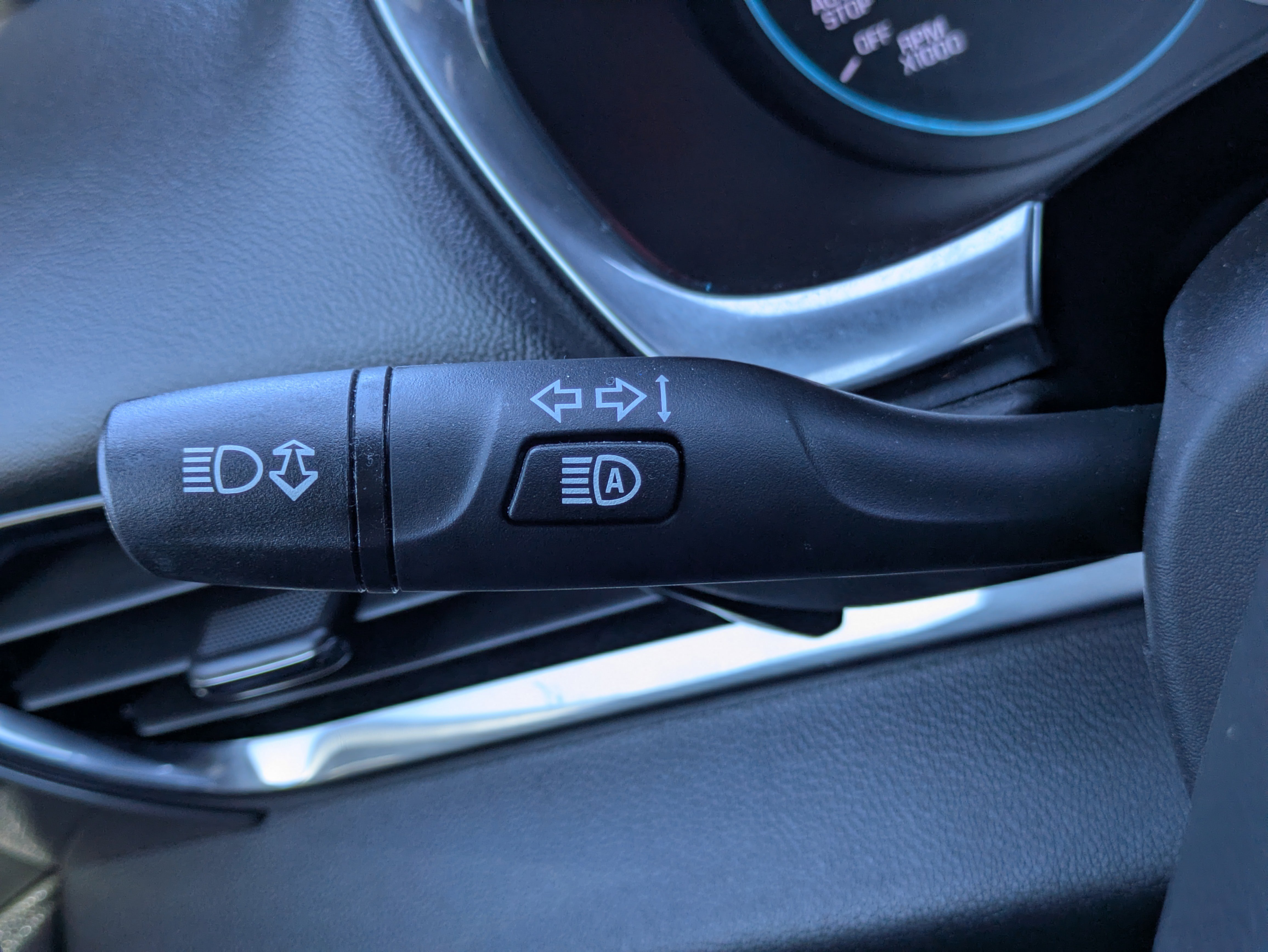 Used 2023 Chevrolet Traverse LT FWD image 20