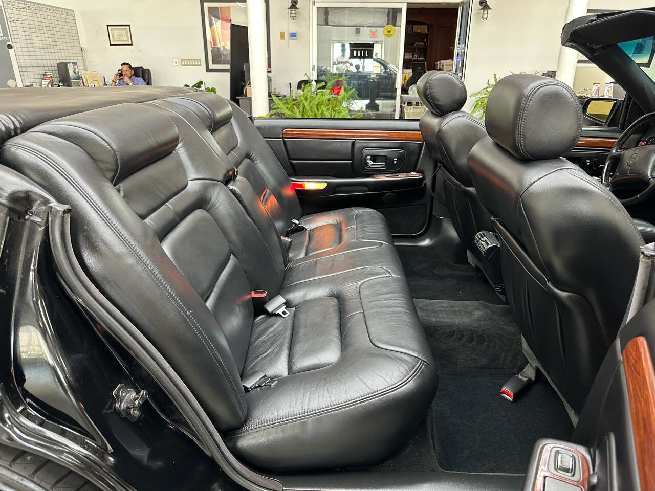 Used 1998 Cadillac De Ville Base 4dr Sedan FWD image 15