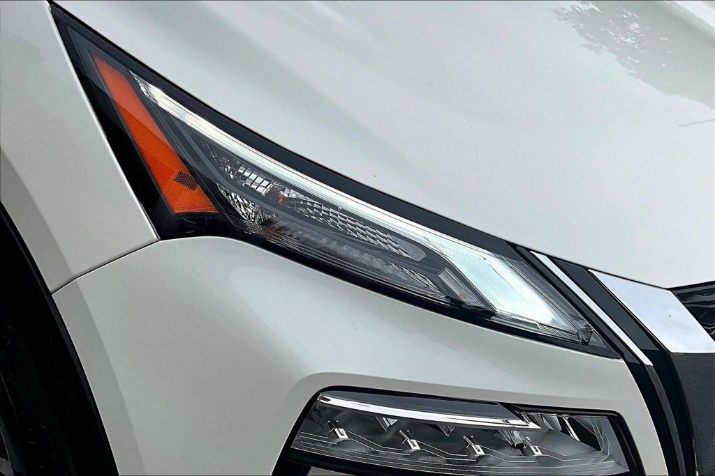 Certified 2023 Nissan Rogue SV w/ SV Premium B Package AWD/4WD image 32