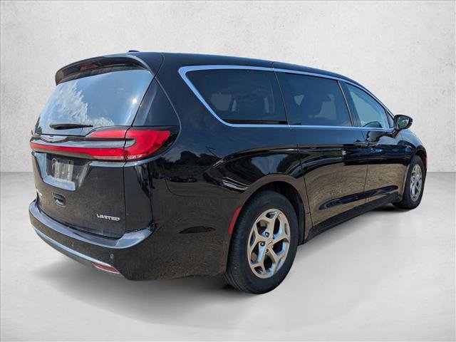 Used 2024 Chrysler Pacifica Limited FWD image 5
