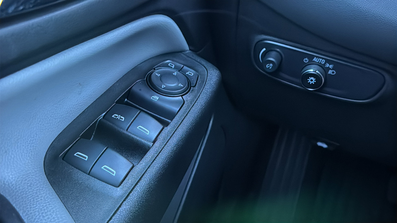 Used 2024 Chevrolet Equinox LS w/ LS Convenience Package image 33