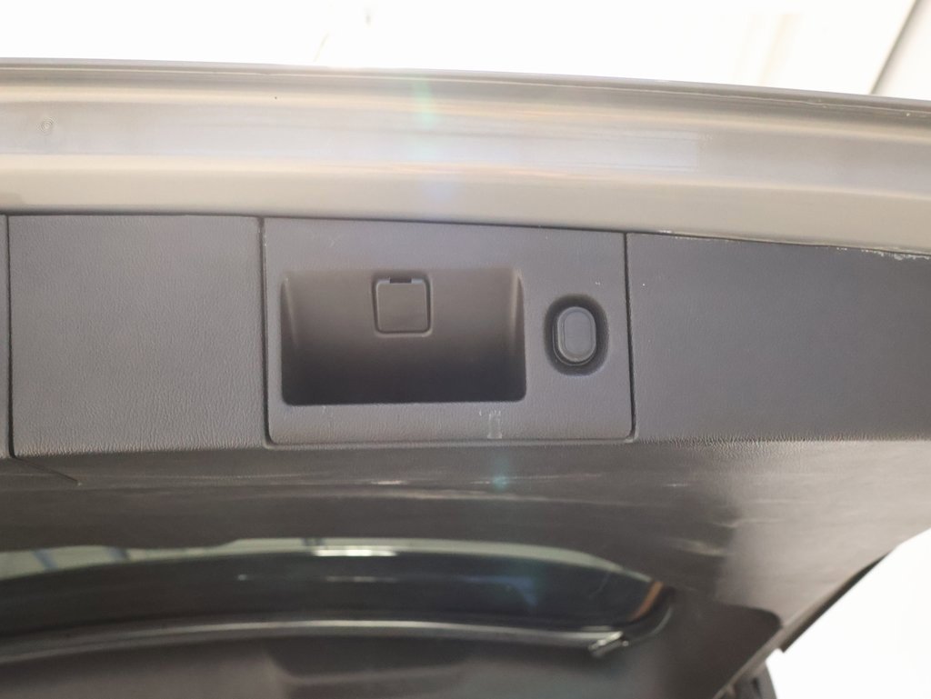 Used 2017 Chevrolet Tahoe Premier image 34