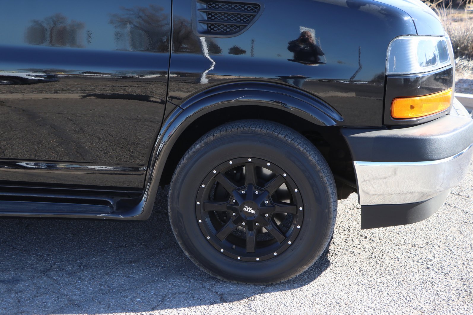 Used 2020 GMC Savana 2500 w/ Enhanced Convenience Package image 9