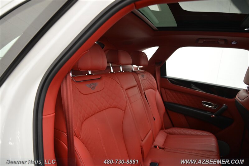 Used 2019 Bentley Bentayga AWD/4WD image 23