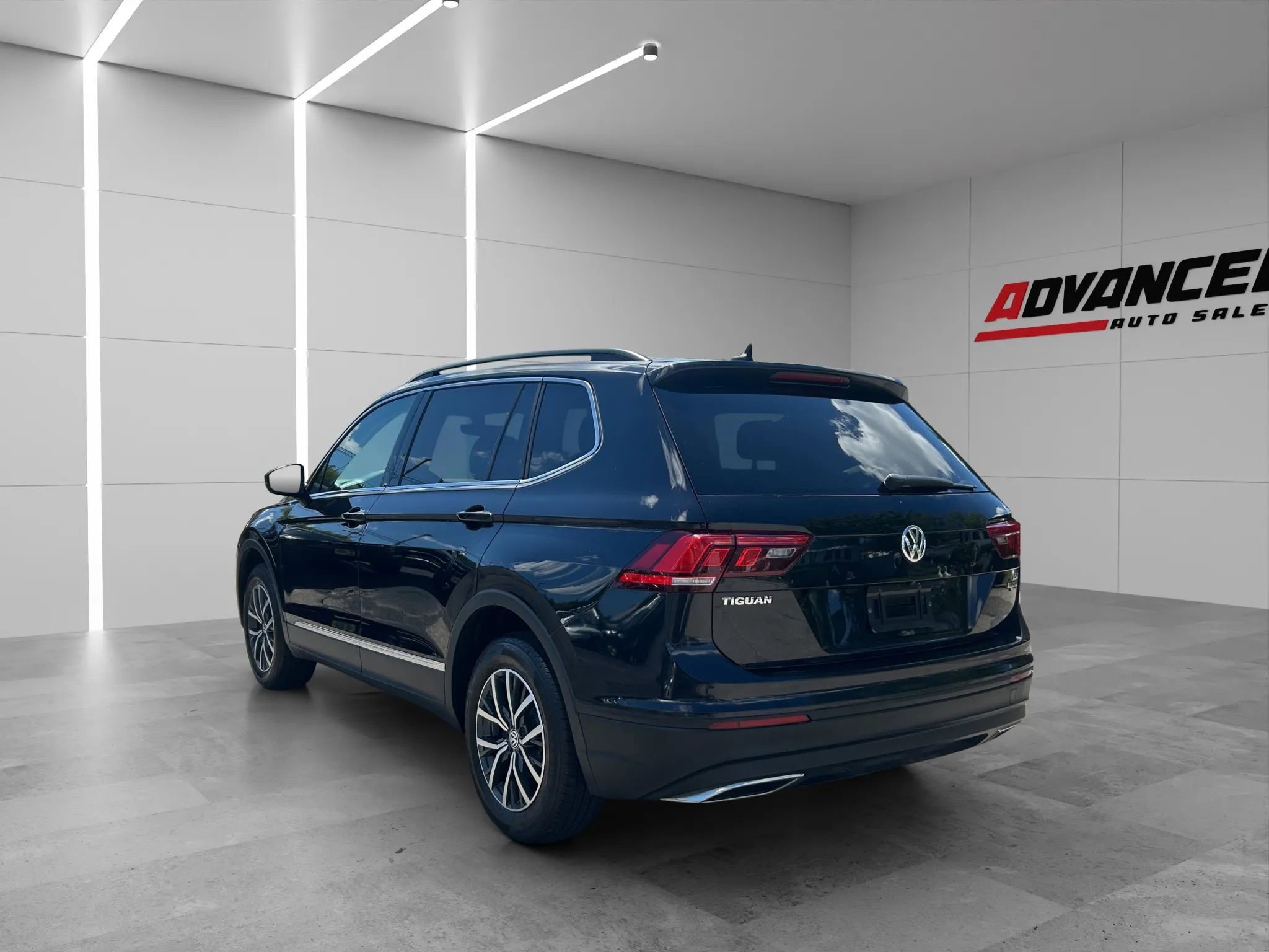 Used 2018 Volkswagen Tiguan SE AWD/4WD image 4