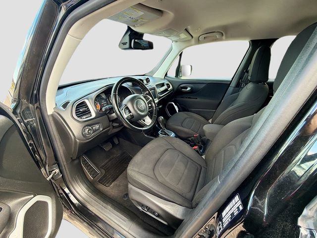 Used 2019 Jeep Renegade Latitude w/ Cold Weather Group image 20