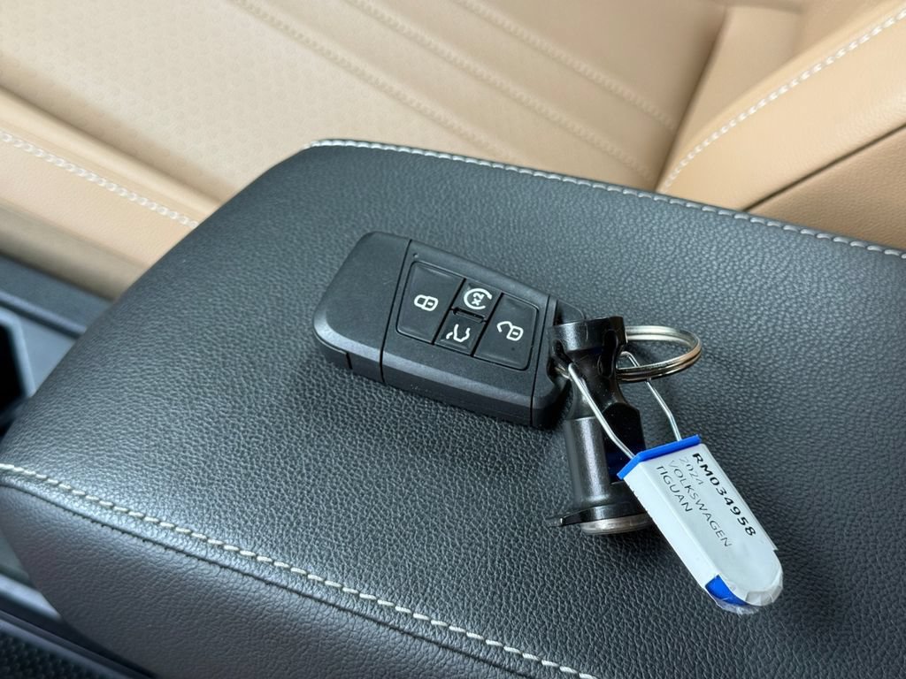 Used 2024 Volkswagen Tiguan SE AWD/4WD image 33