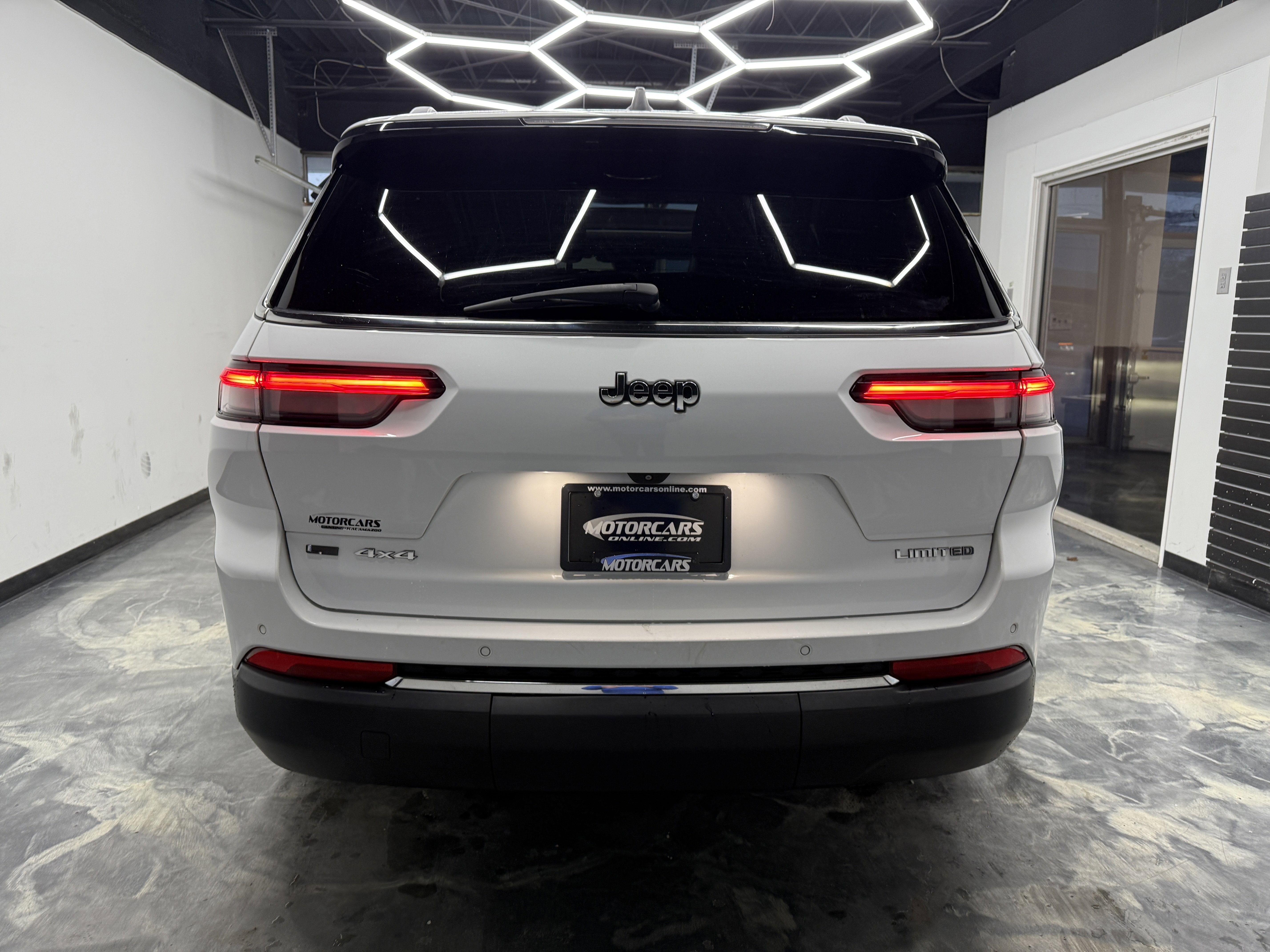 Used 2021 Jeep Grand Cherokee L Limited w/ Luxury Tech Group II image 4