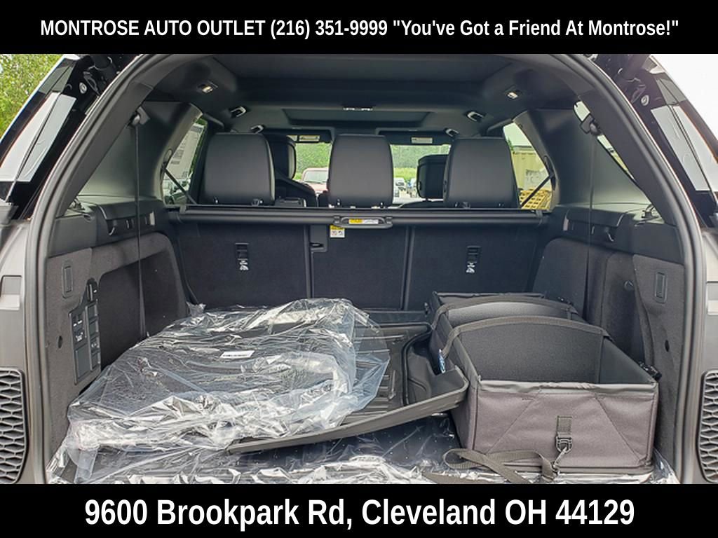 New 2025 Land Rover Discovery Dynamic SE image 5