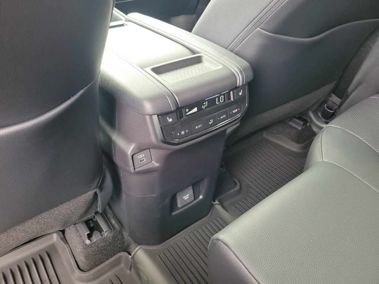 New 2026 Toyota Grand Highlander FWD image 12