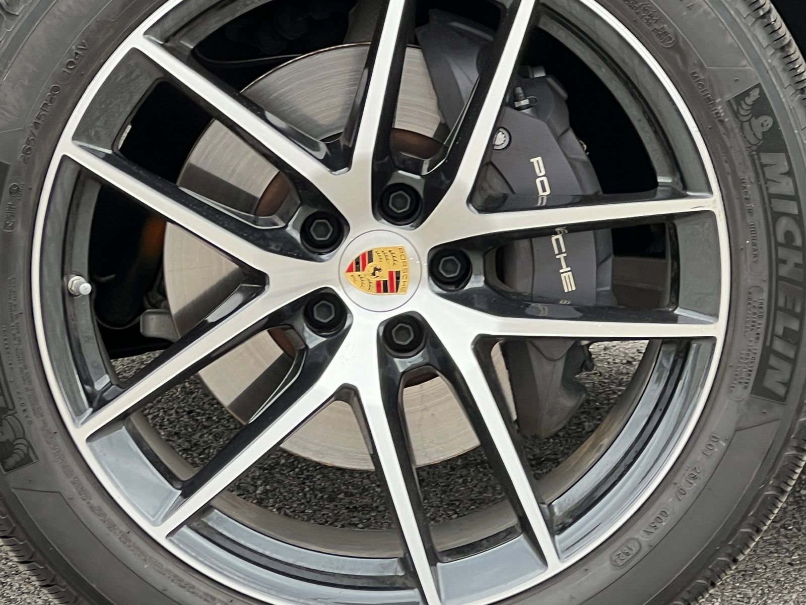 Certified 2025 Porsche Macan image 13