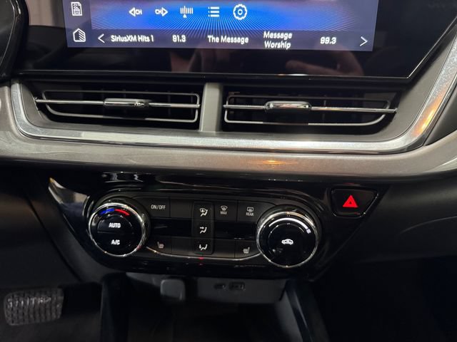 Used 2024 Chevrolet Trax ACTIV w/ Sunroof Package FWD image 3