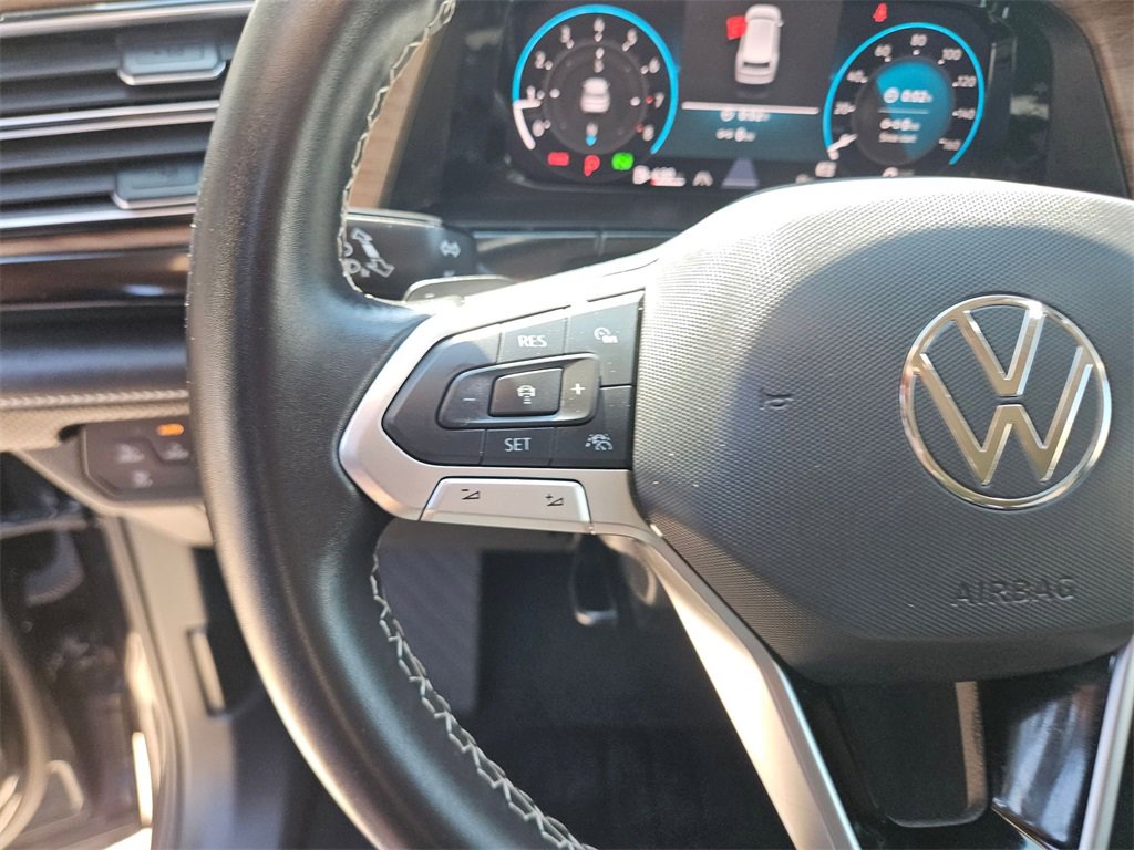 Used 2025 Volkswagen Atlas SE image 21