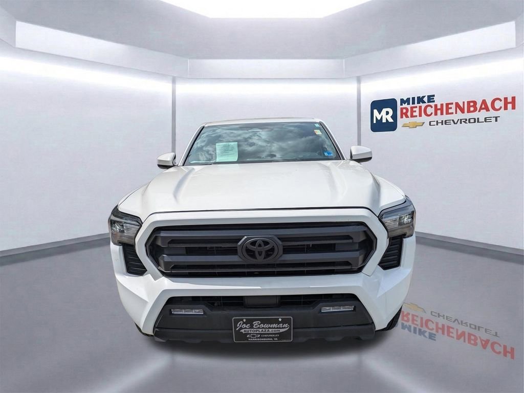Used 2025 Toyota Tacoma SR5 AWD/4WD image 9
