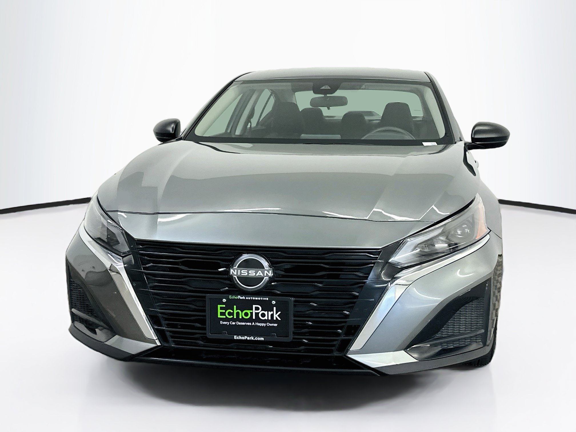 Used 2025 Nissan Altima 2.5 SV FWD image 2