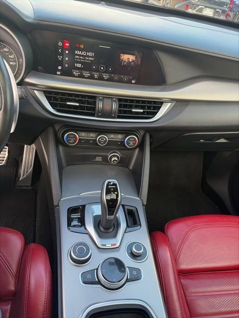 Used 2022 Alfa Romeo Stelvio Veloce AWD/4WD image 9