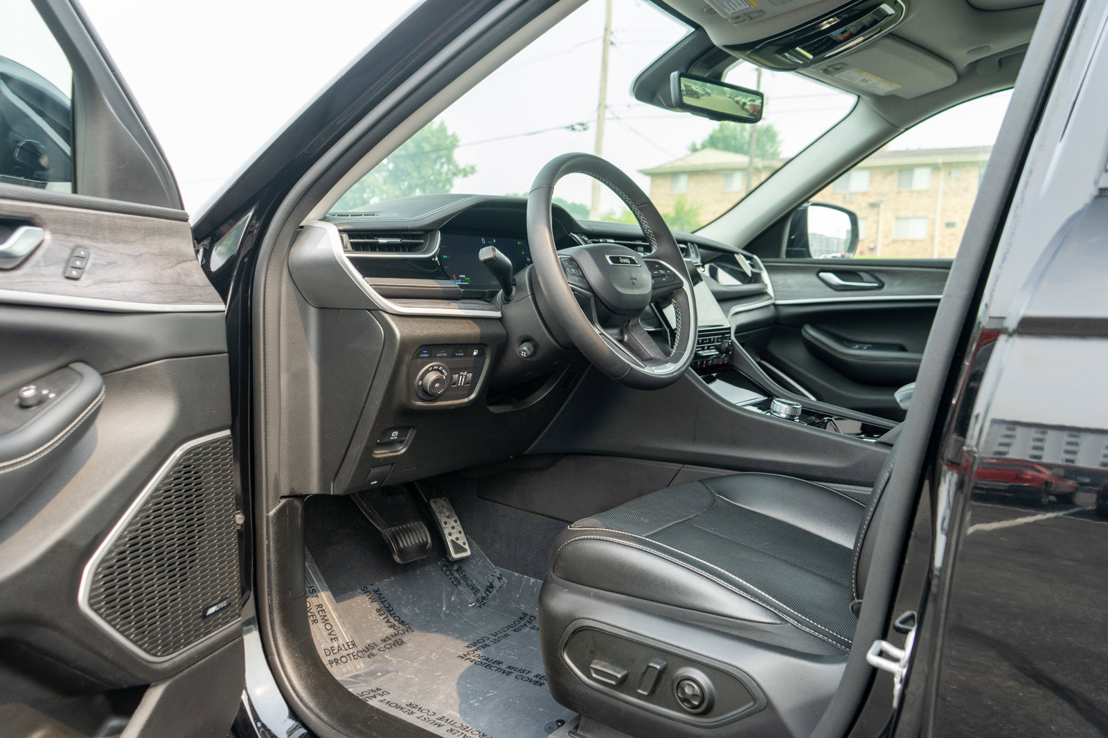Used 2022 Jeep Grand Cherokee Limited 4xe w/ Luxury Tech Group II AWD/4WD image 14