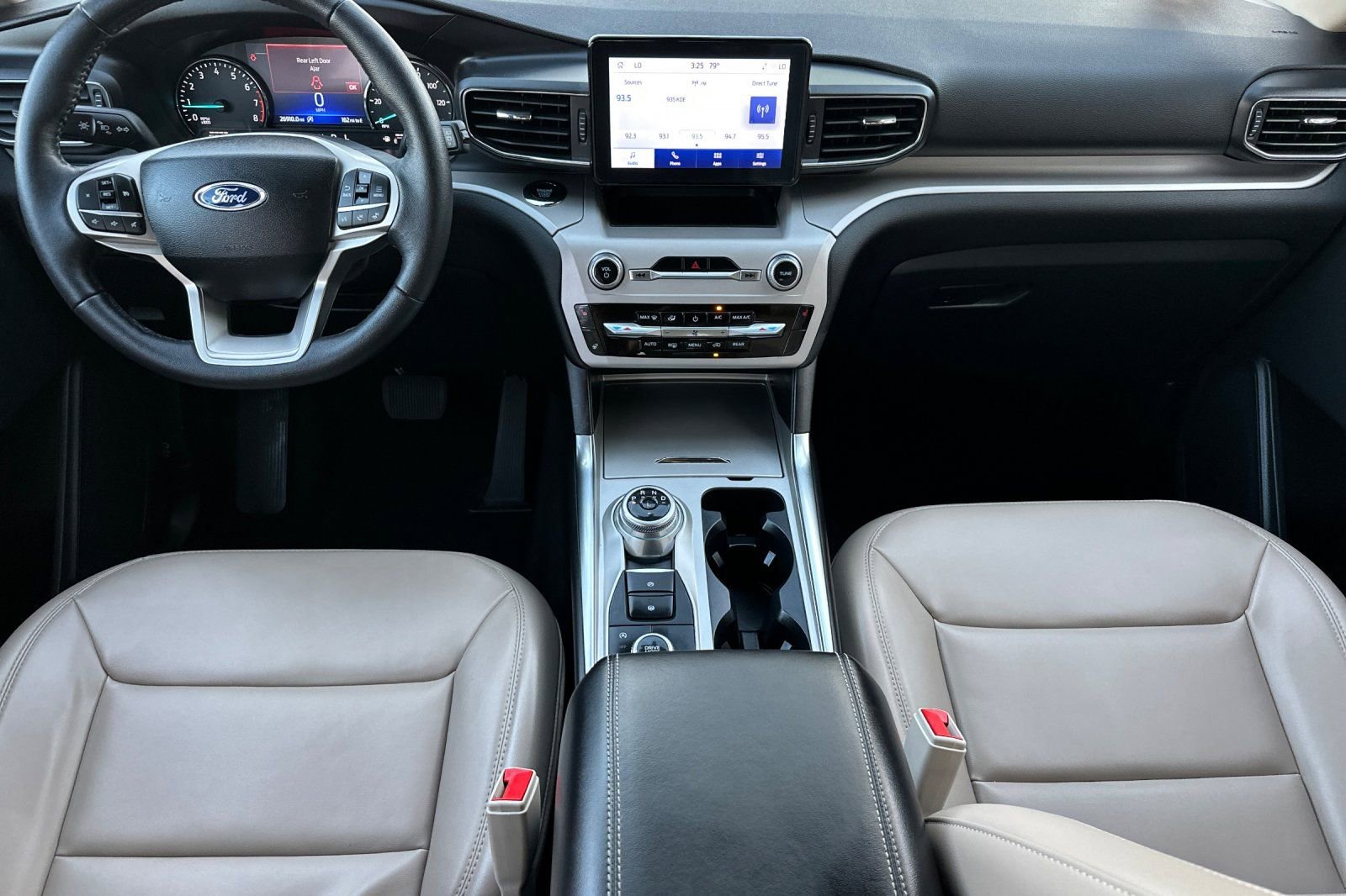 Used 2024 Ford Explorer XLT w/ Equipment Group 202A image 13