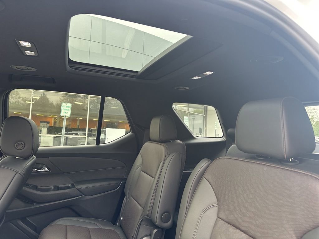 Used 2023 Chevrolet Traverse High Country w/ LPO, Cargo Package image 16