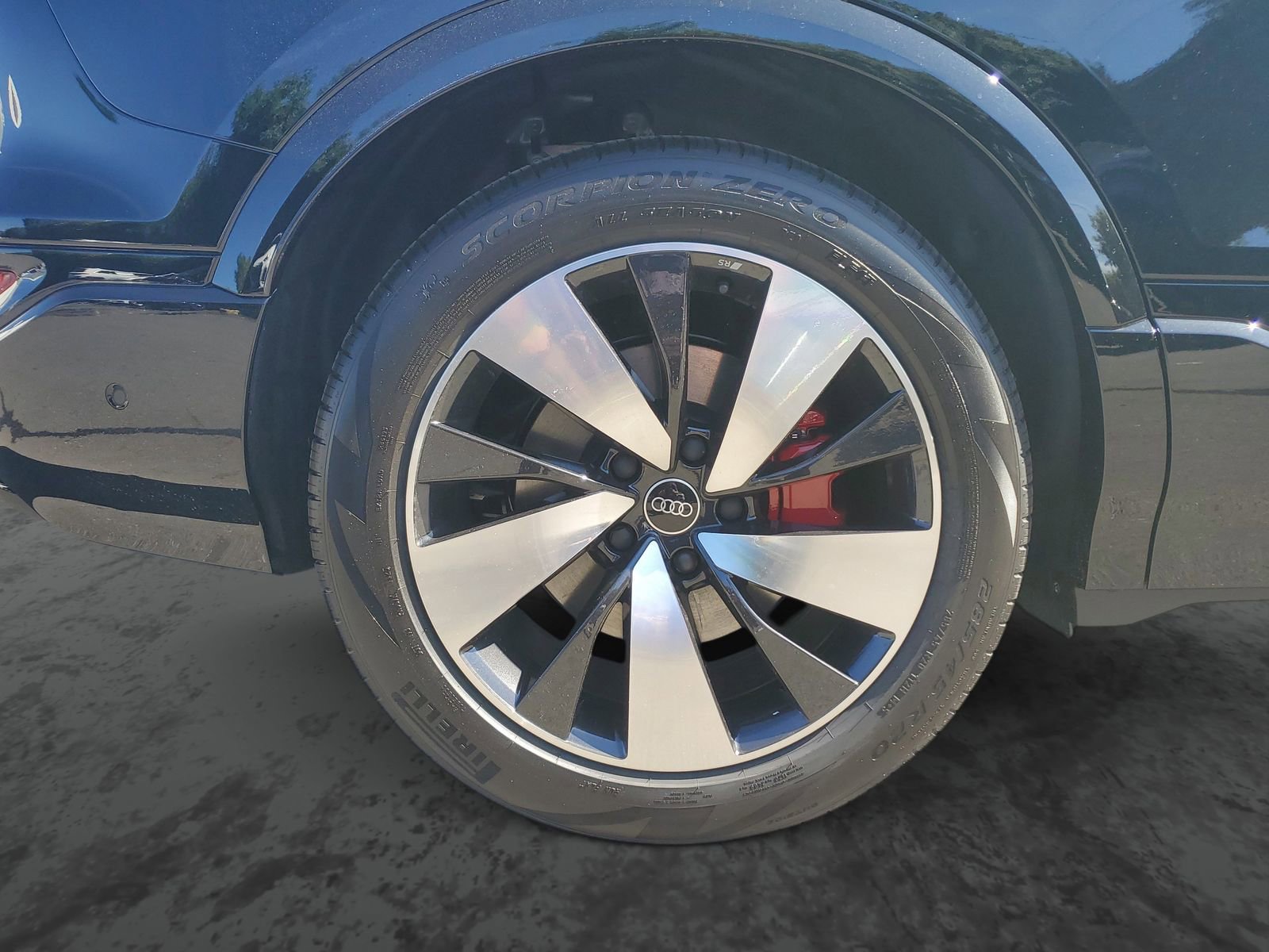 New 2025 Audi SQ6 e-tron Premium Plus image 5