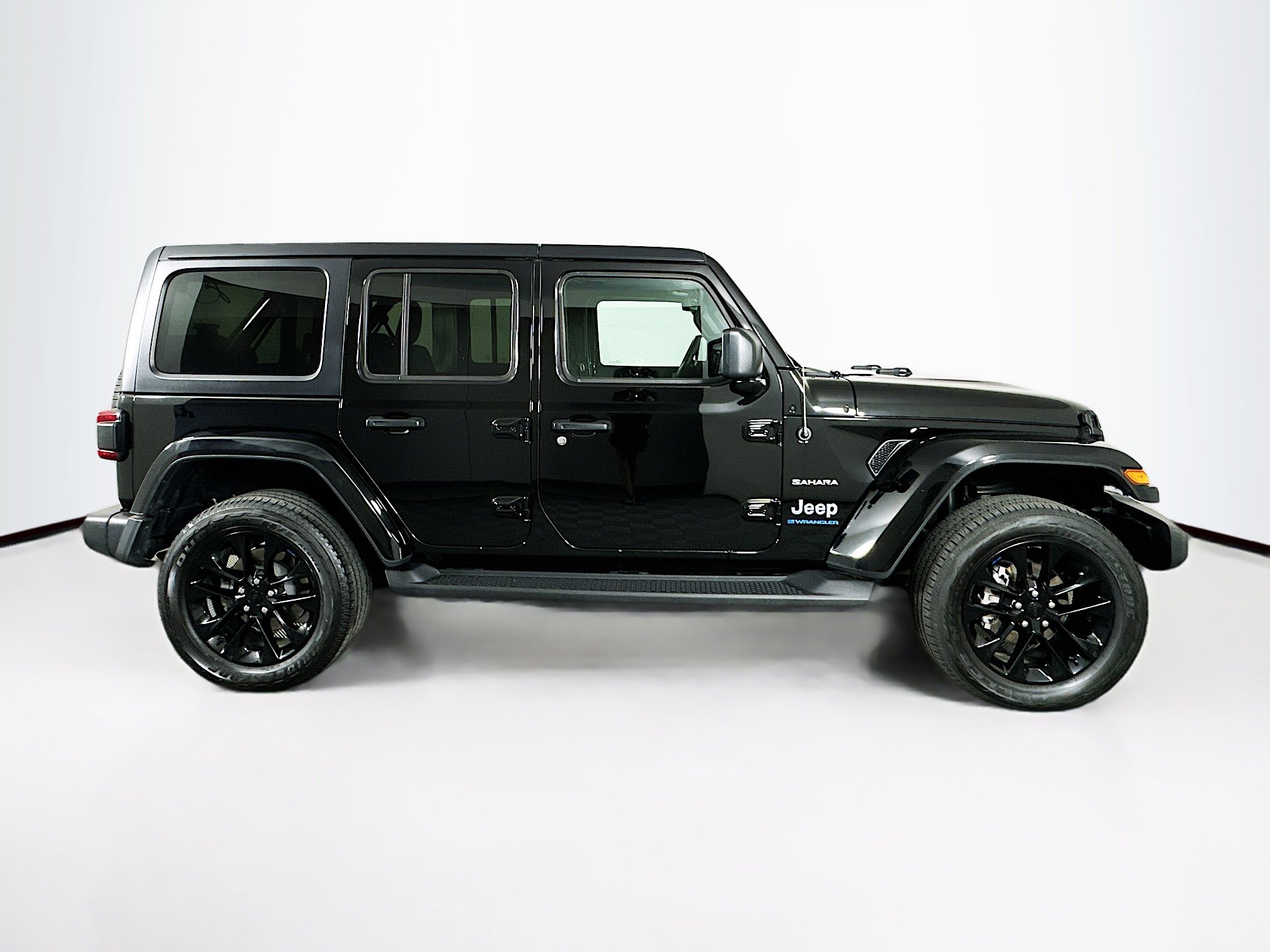 Used 2023 Jeep Wrangler Unlimited Sahara w/ Cold Weather Group AWD/4WD image 10