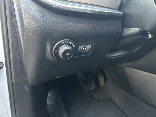 Used 2023 Jeep Compass Limited image 21