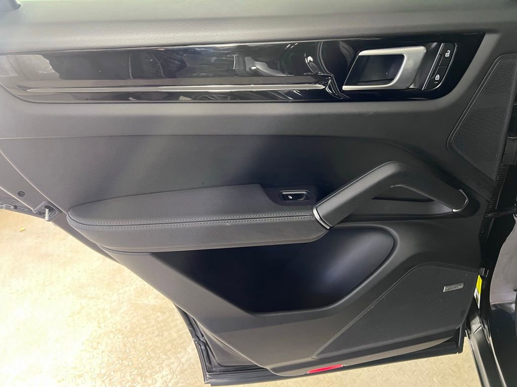 Certified 2023 Porsche Cayenne Platinum Edition image 26