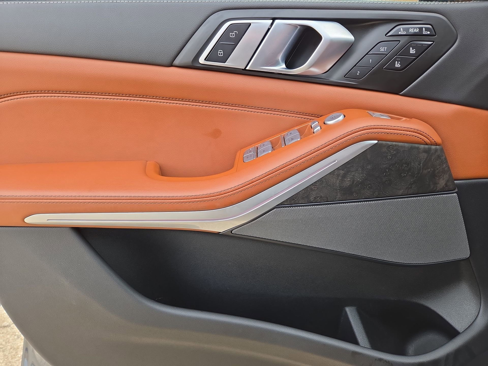 Used 2025 BMW X7 M60i image 15