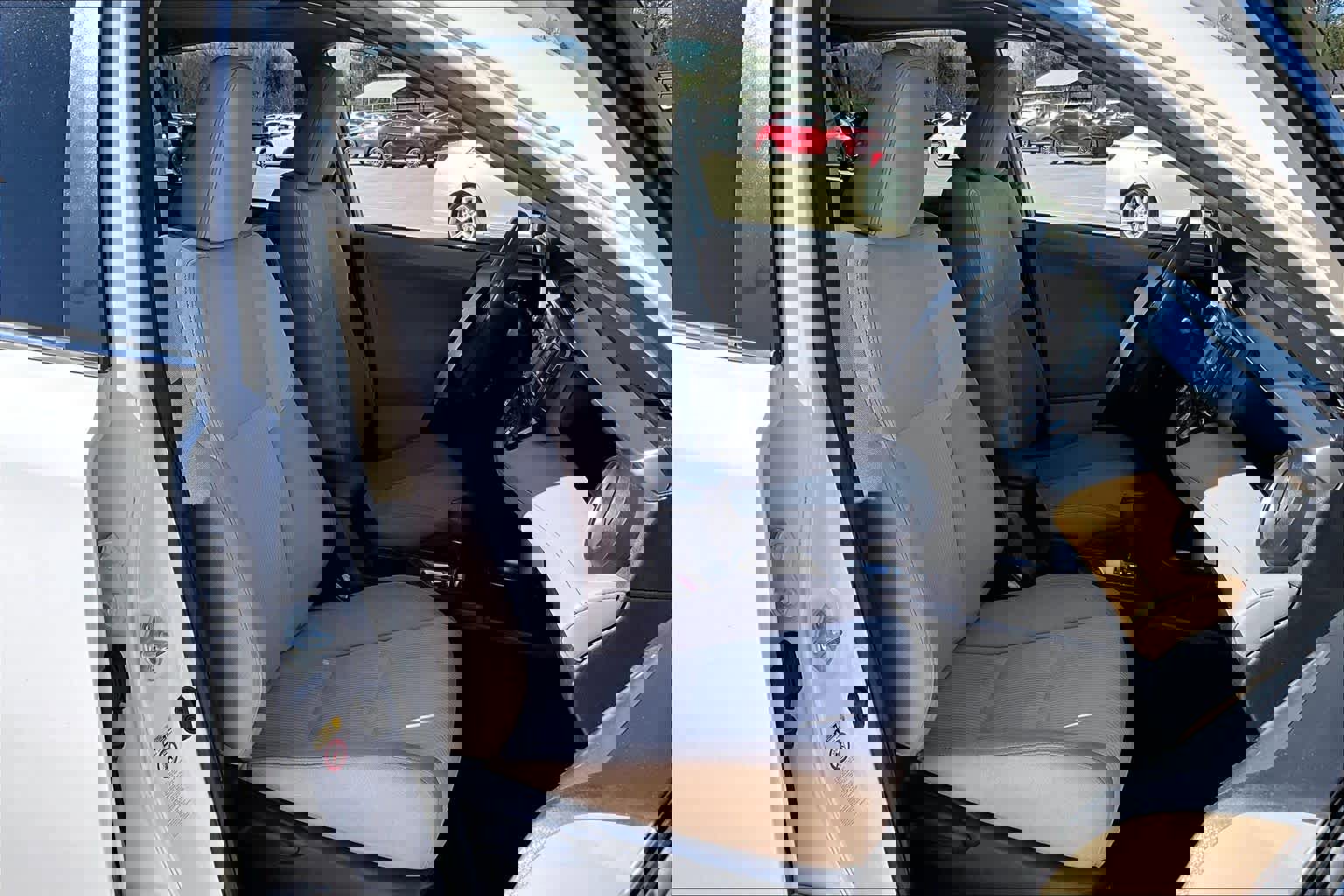 Used 2013 Toyota RAV4 XLE image 7