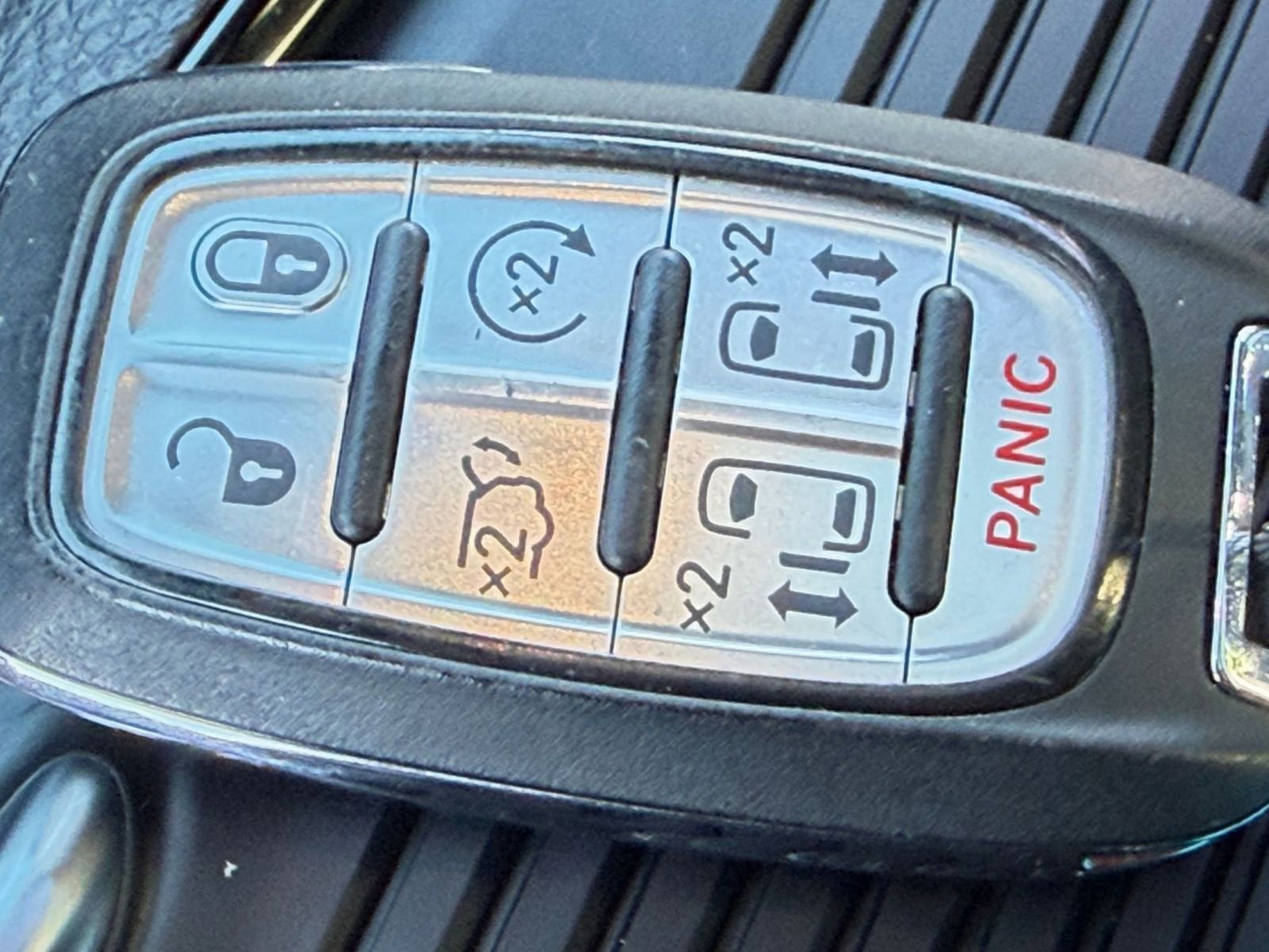 Used 2025 Chrysler Pacifica Limited image 20