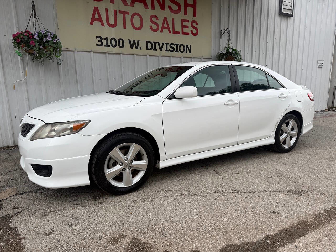 Used 2010 Toyota Camry SE FWD image 8