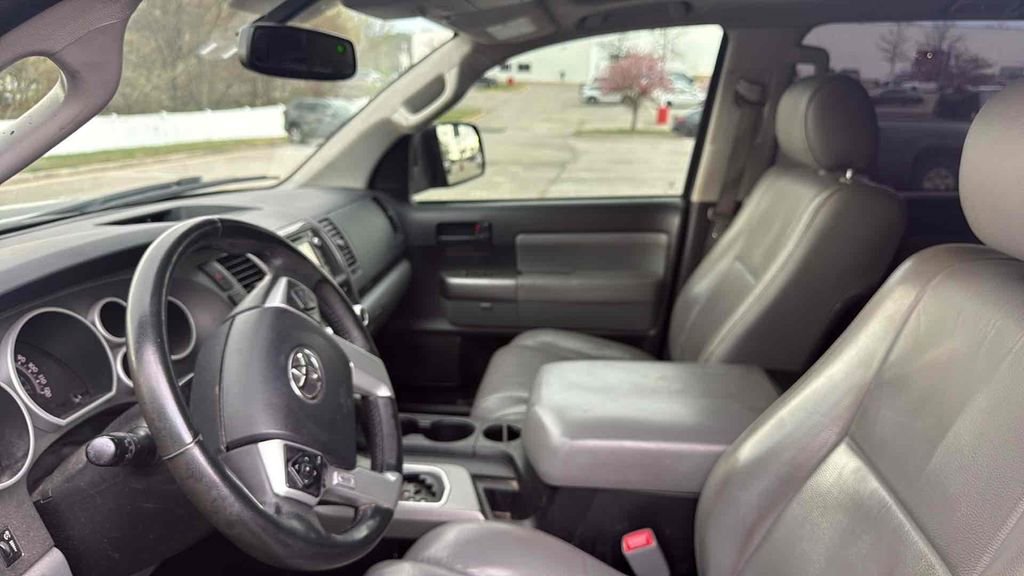 Used 2017 Toyota Sequoia SR5 w/ Premium Package image 7