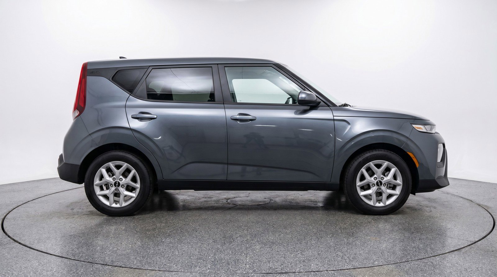 Used 2025 Kia Soul LX w/ LX Technology Package FWD image 11