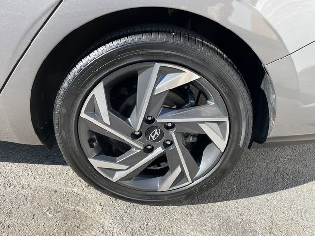 Used 2024 Hyundai Elantra Limited image 15